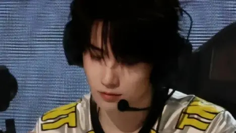 英雄联盟全球总决赛BP博弈解析：教练战术如何通过英雄选择与禁用决胜赛场（附EDG对阵DK经典案例